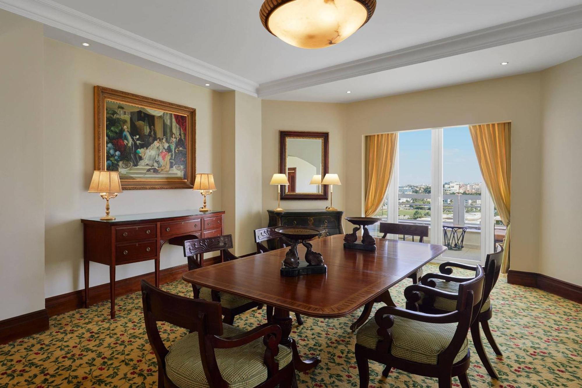 Jw Marriott Hotel El Cairo Exterior foto A dining room in a suite at the Taj Mahal Palace, Mumbai